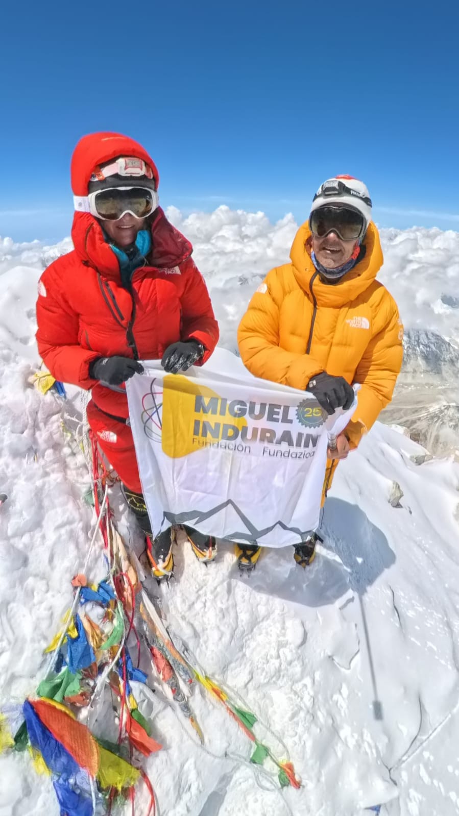 Ignacio Barrio y Uxue Murolas conquistan el Makalu